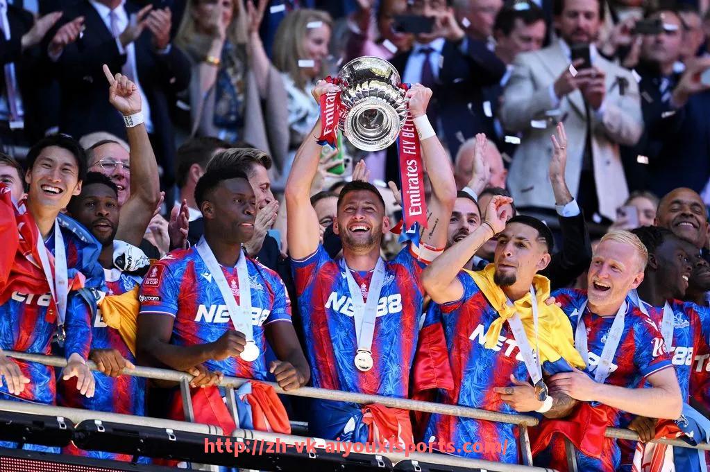 爱游戏体育官网-2003-2004赛季欧冠联赛精彩回顾与战术分析